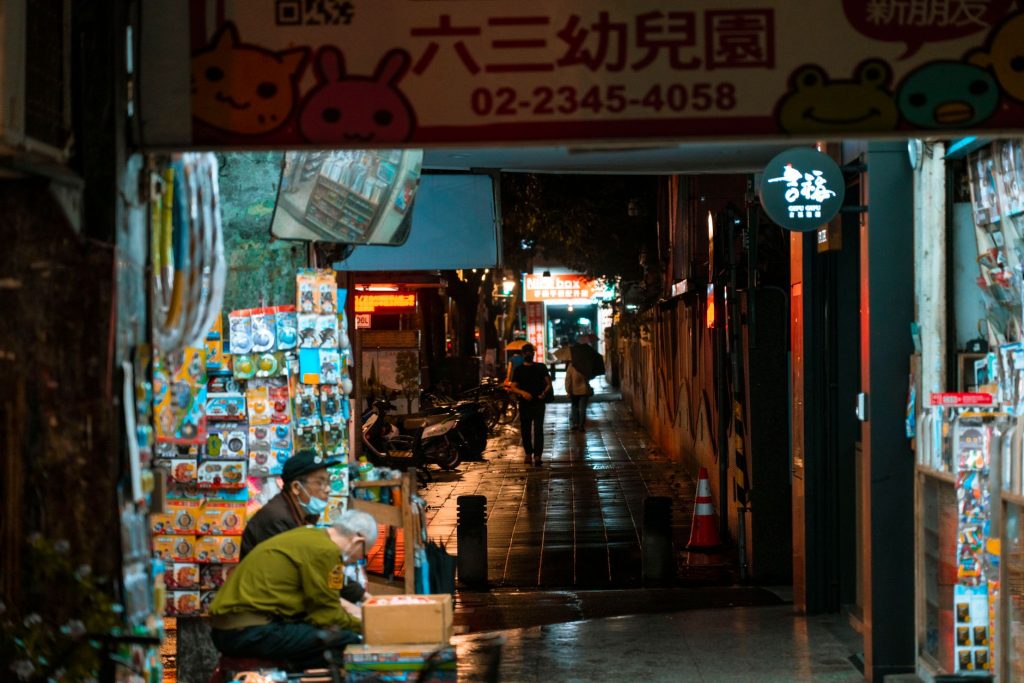 Taiwan stocks falling